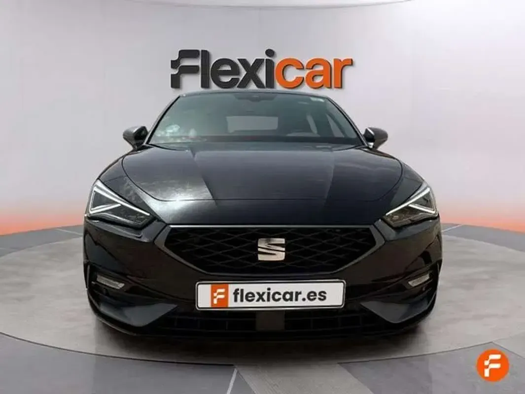 Usado Seat Leon FR 150 CV (110 kW) 2025 Negro Familiar
