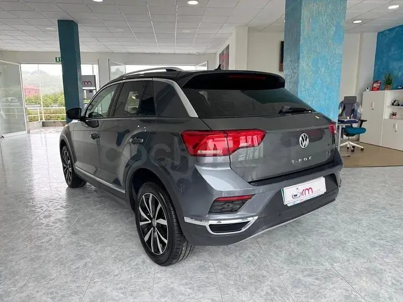 Usado VW T-Roc Advance 150 CV (110 kW) 2019 Gris / plata SUV