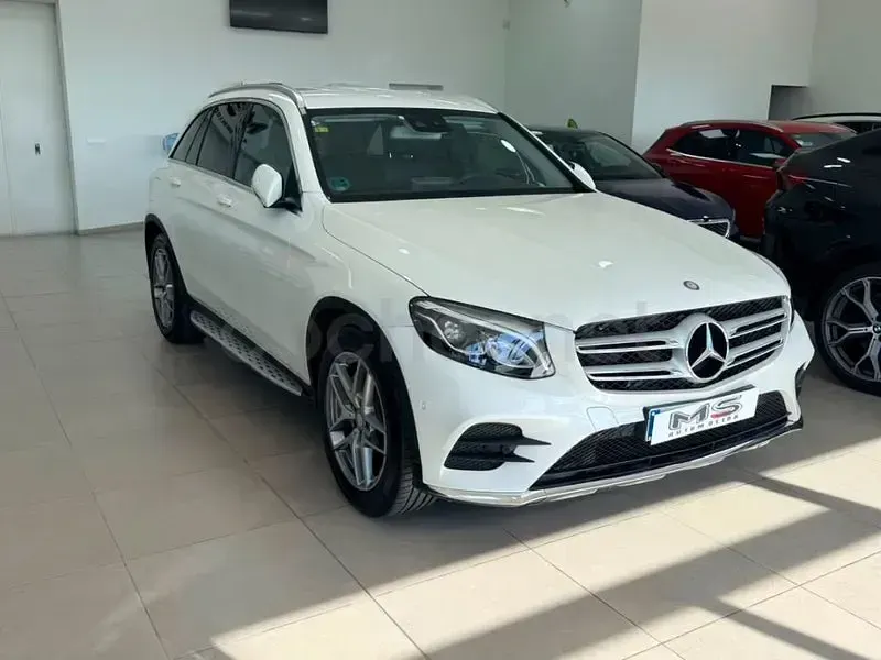 Usado Mercedes GLC220 AMG line 170 CV (125 kW) 2016 Blanco SUV
