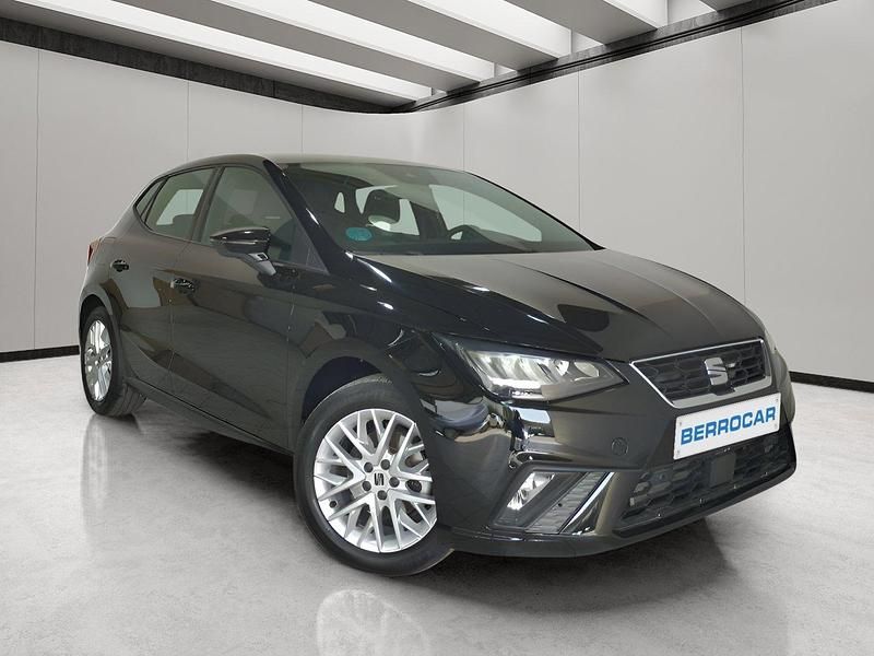 Usado Seat Ibiza FR 115 CV (84 kW) 2024 Negro Utilitario