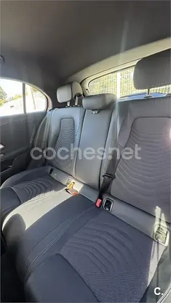 Usado Mercedes A180 136 CV (100 kW) 2023 Rojo Berlina