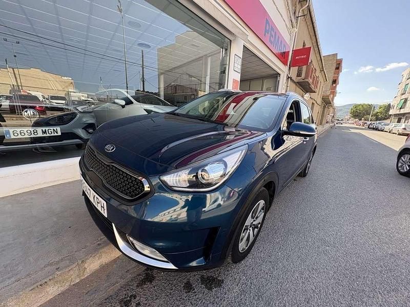 Begagnad Kia Niro 141 HK (103 kW) 2018 Blå SUV