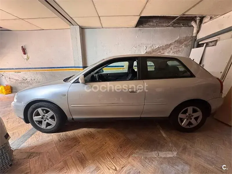 Usado Audi A3 Ambition 101 CV (74 kW) 2001 Gris / plata Utilitario