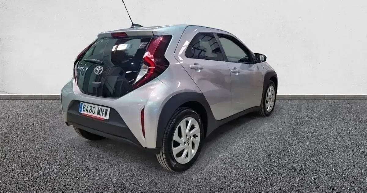 Usado Toyota Aygo X Play 72 CV (52 kW) 2024 SUV