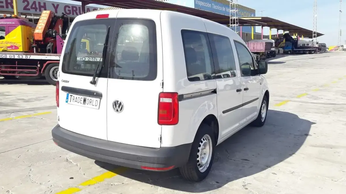 Usado VW Caddy 102 CV (75 kW) 2020 Blanco Monovolumen