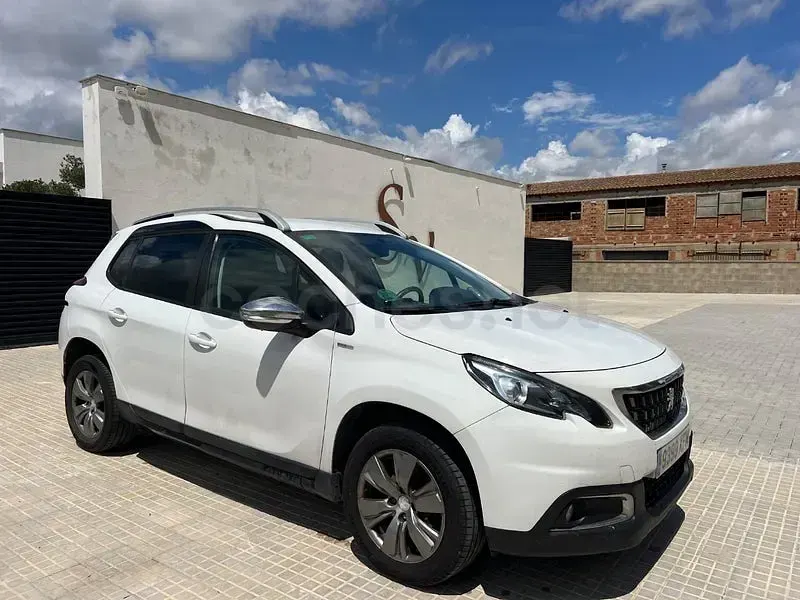 Usado Peugeot 2008 Style 100 CV (73 kW) 2017 Blanco SUV