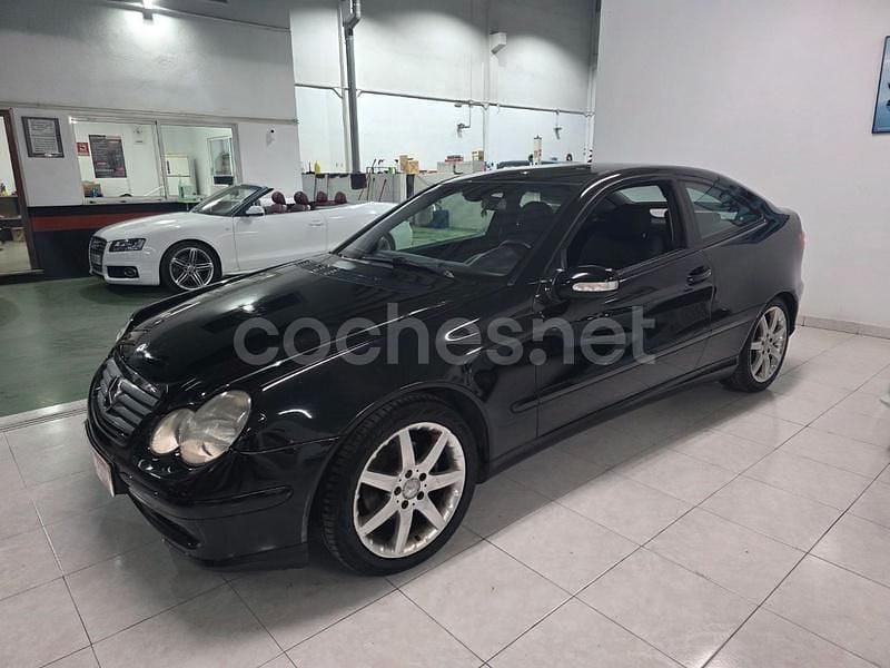 Negro Usado 2003 Mercedes C220 Berlina | 2999 € (Precio justo) - Imagen 1/4