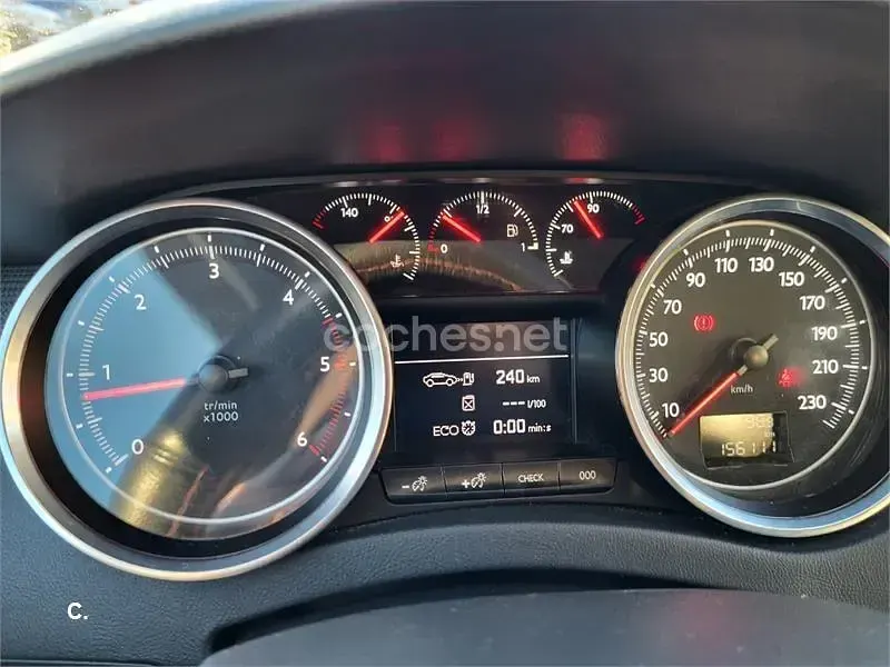 Usado Peugeot 508 Access 115 CV (84 kW) 2015 Gris / plata Berlina