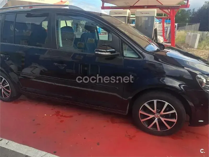 Usado VW Touran Edition 105 CV (77 kW) 2014 Negro Monovolumen