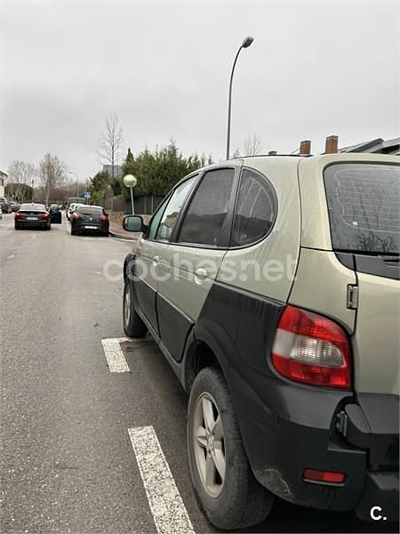 Usado Renault Scénic Dynamique 120 CV (88 kW) 2003 Verde Monovolumen