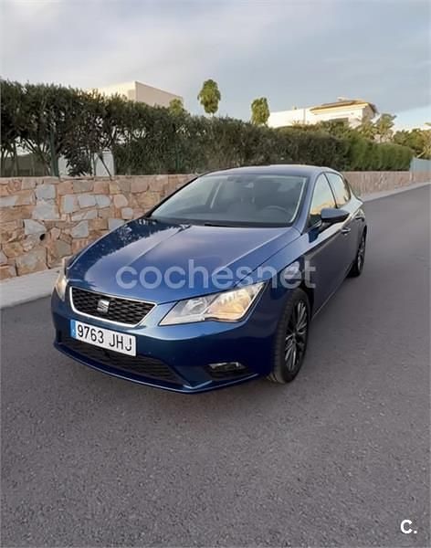 Usado Seat Leon Style 110 CV (80 kW) 2015 Azul Berlina