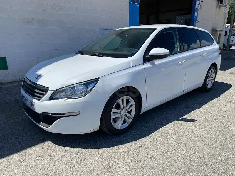 Usado Peugeot 308 SW Business-Line 120 CV (88 kW) 2015 Blanco Familiar
