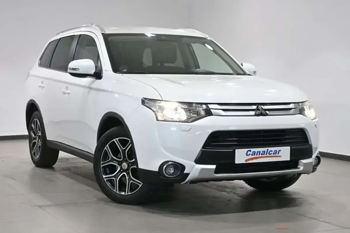 Usado Mitsubishi Outlander Motion 150 CV (110 kW) 2014 Blanco SUV