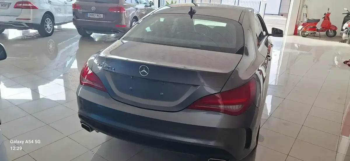 Usado Mercedes CLA200 AMG line 136 CV (100 kW) 2016 Gris / plata Berlina