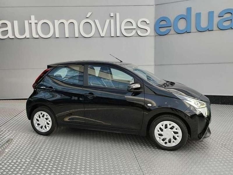 Negro Usado 2020 Toyota Aygo X-play Utilitario | 10.300 € (Precio justo) - Imagen 1/4