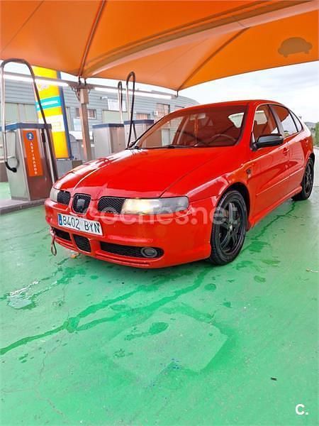 Usado Seat Leon Sport 150 CV (110 kW) 2002 Rojo Utilitario