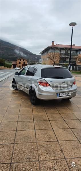 Gris / plata Usado 2005 Opel Astra Enjoy Berlina | 2000 € (Buen precio) - Imagen 1/4