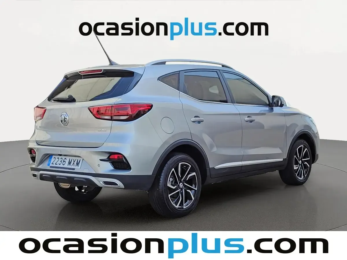 Usado MG ZS Luxury 106 CV (77 kW) 2024 Gris plata SUV
