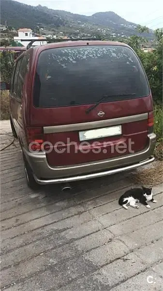 Usado Nissan Serena 75 CV (55 kW) 2000 Granate Monovolumen
