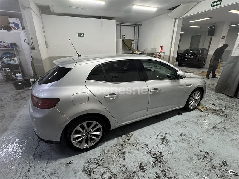 Usado Renault Mégane GT Line GT-Line 130 CV (95 kW) 2017 Gris / plata Berlina
