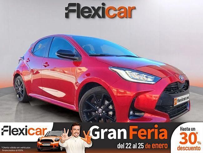 Rojo Usado 2024 Toyota Yaris Hybrid Style Berlina | 21.490 € (Precio justo) - Imagen 1/4