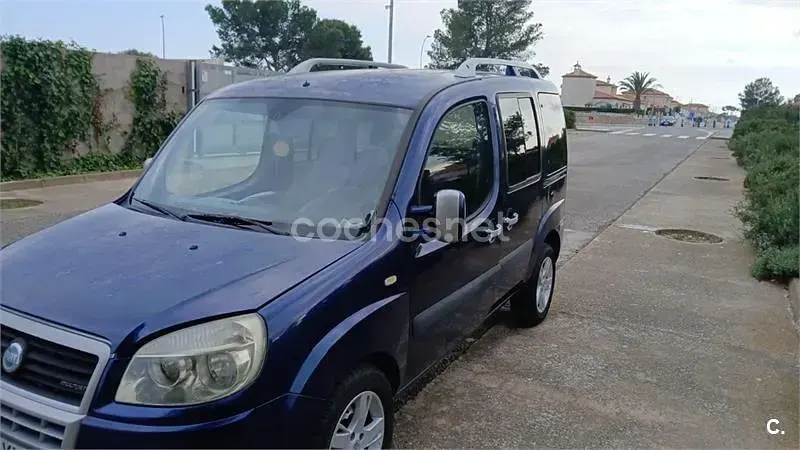 Usado Fiat Doblò Dynamic 105 CV (77 kW) 2009 Azul Monovolumen