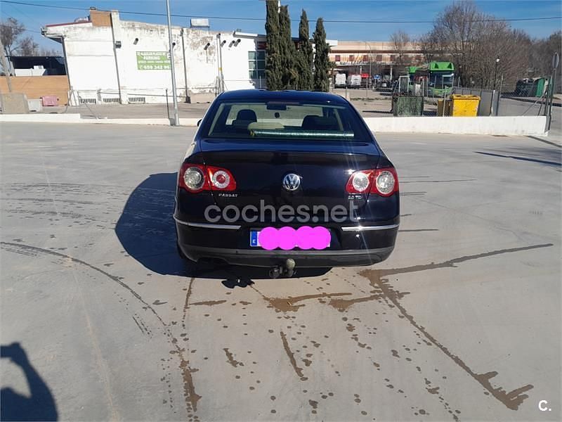 Usado VW Passat Highline 140 CV (102 kW) 2007 Negro Berlina