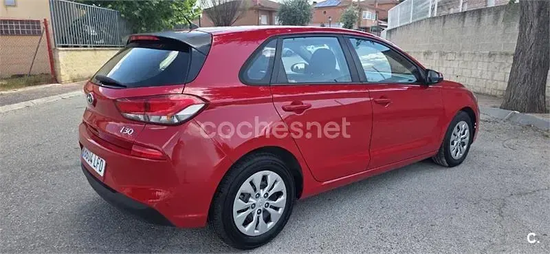 Usado Hyundai i30 95 CV (69 kW) 2020 Rojo Berlina