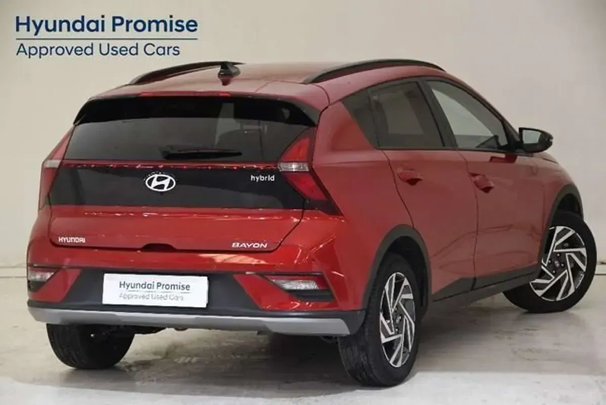 Usado Hyundai Bayon 101 CV (74 kW) 2025 Rojo SUV