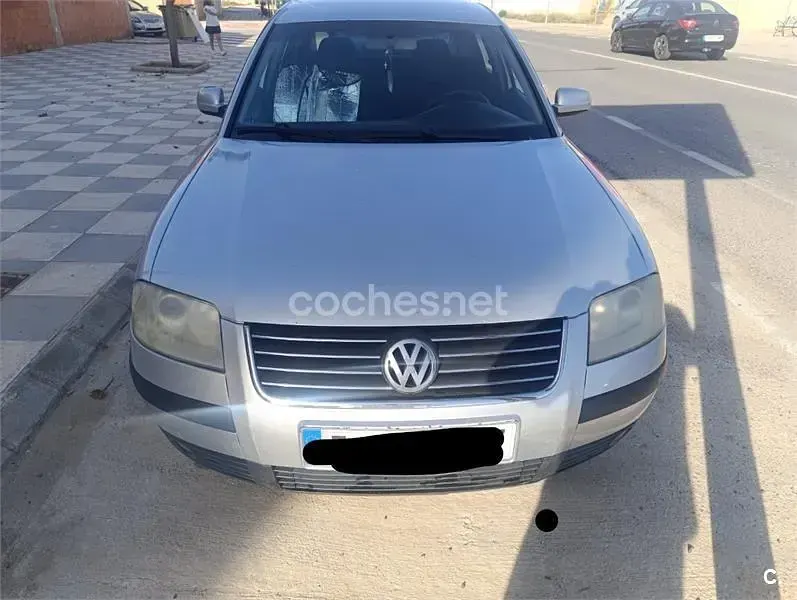 Usado VW Passat Trendline 110 CV (80 kW) 1998 Gris / plata Familiar