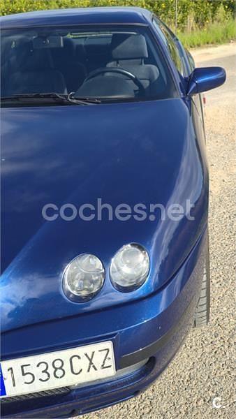Usado Alfa Romeo GTV 165 CV (121 kW) 2004 Azul Coupe
