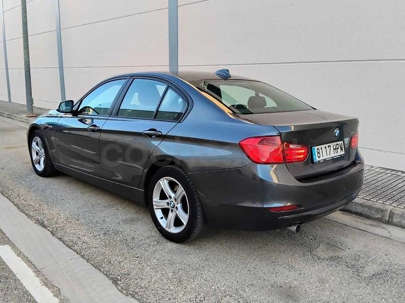 Usado BMW 318 Sport Line 143 CV (105 kW) 2013 Gris / plata Berlina