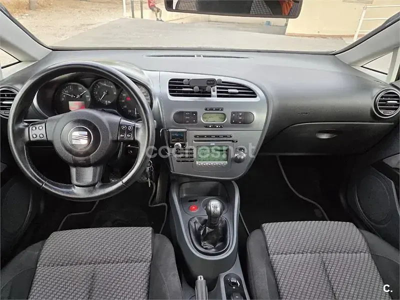 Usado Seat Leon Ecomotive 105 CV (77 kW) 2008 Negro Utilitario