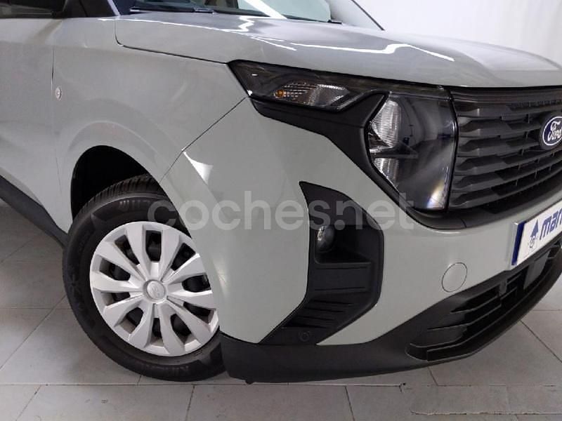 Usado Ford Tourneo Courier Trend 125 CV (91 kW) 2024 Gris / plata Monovolumen