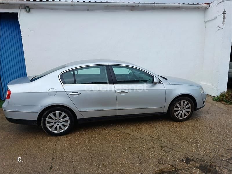 Gris / plata Usado 2005 VW Passat Edition Berlina | 3500 € (Precio justo) - Imagen 1/4