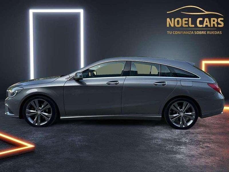 Usado Mercedes CLA180 Shooting Brake 122 CV (89 kW) 2016 Gris Familiar