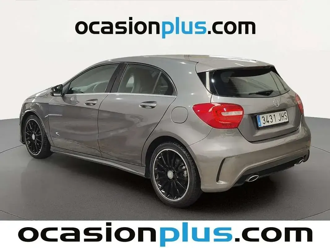 Usado Mercedes A200 AMG line 136 CV (100 kW) 2015 Gris Utilitario