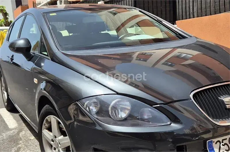 Usado Seat Leon Style 105 CV (77 kW) 2012 Gris / plata Berlina