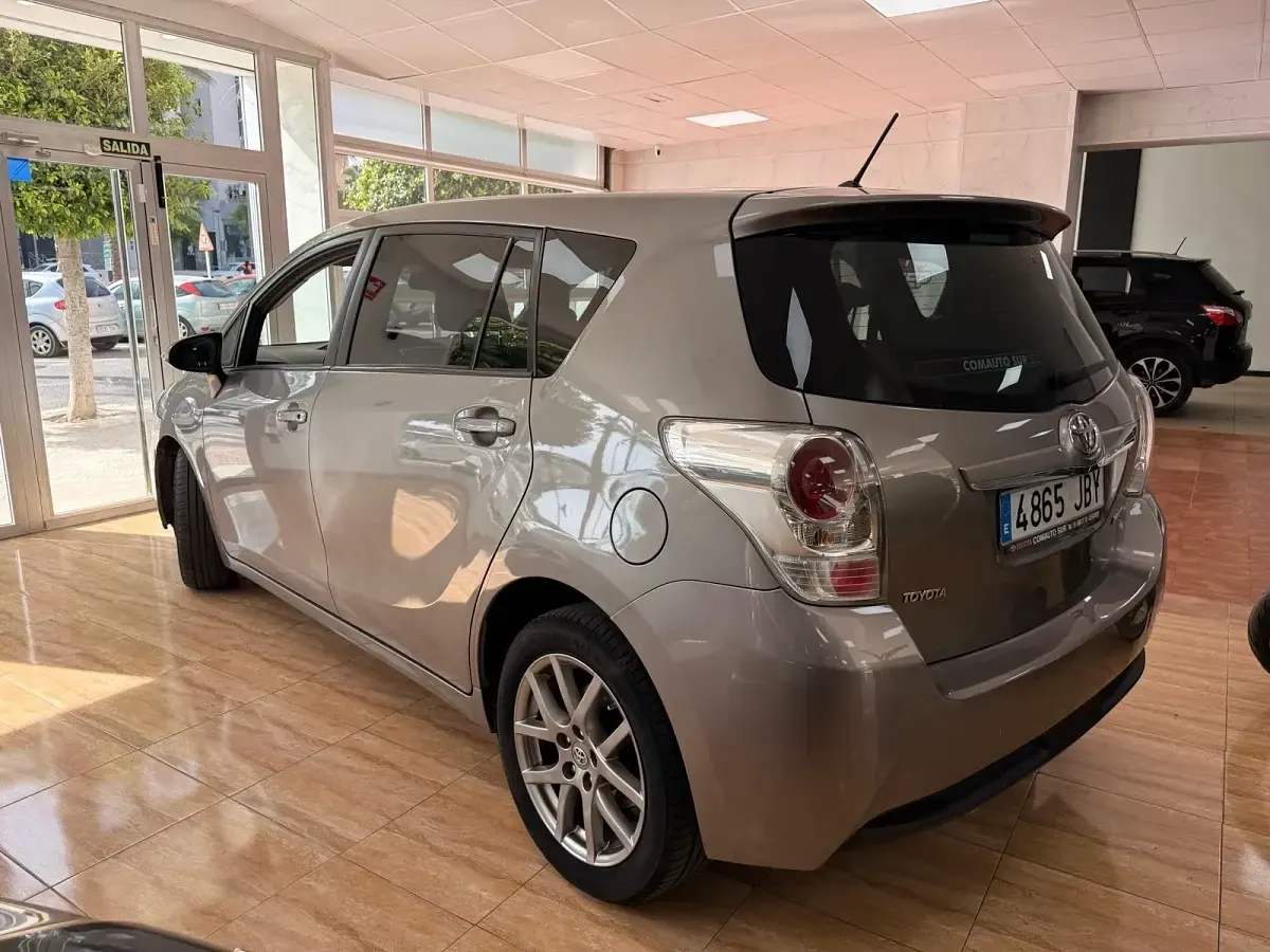 Usado Toyota Verso Advance 112 CV (82 kW) 2015 Beige Monovolumen