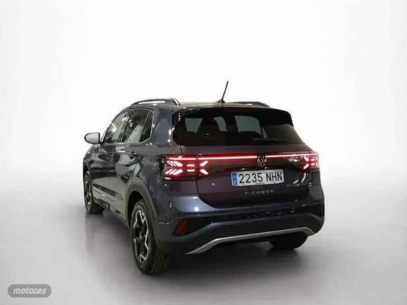 Usado VW T-Cross R-line 115 CV (84 kW) 2025 Gris SUV