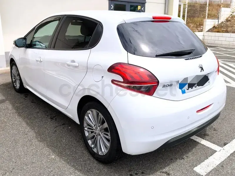 Usado Peugeot 208 Access 82 CV (60 kW) 2017 Blanco Utilitario