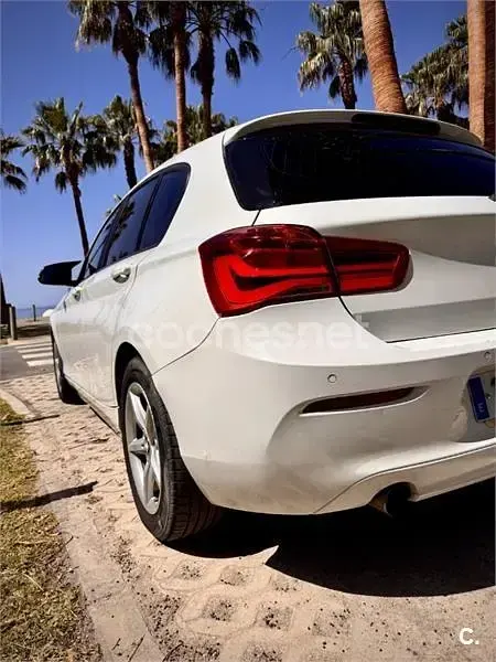 Usado BMW 118 Sport Line 143 CV (105 kW) 2016 Blanco Utilitario