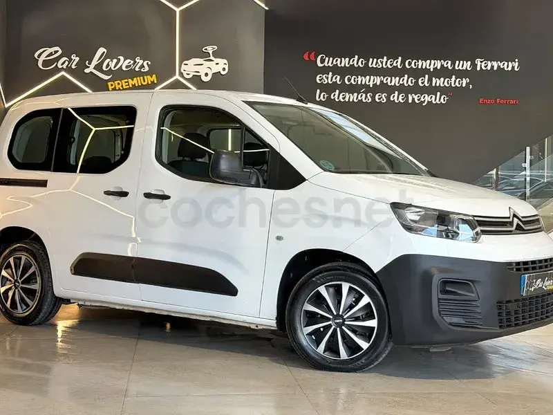 Usado Citroën Berlingo Shine 102 CV (75 kW) 2021 Blanco Monovolumen