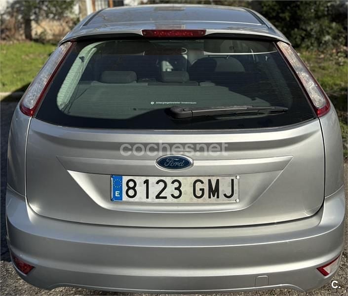 Usado Ford Focus Trend 136 CV (100 kW) 2009 Gris / plata Berlina