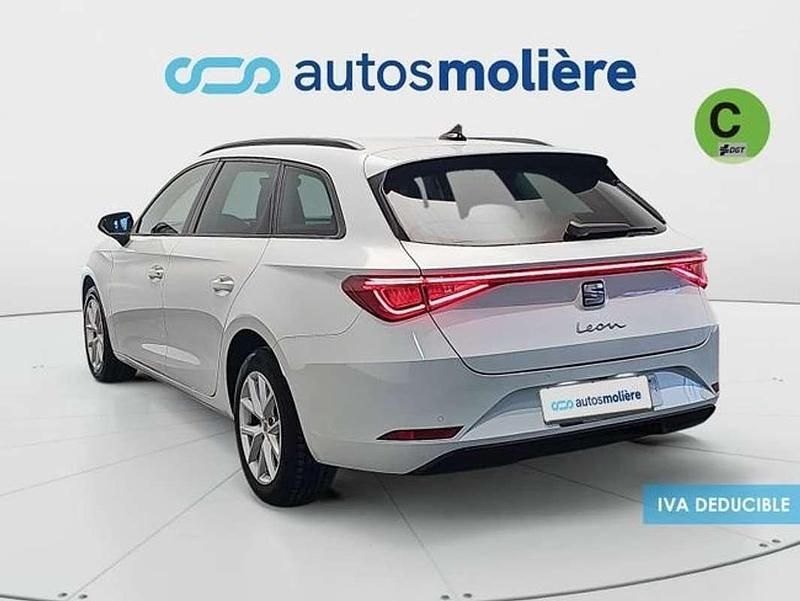 Usado Seat Leon Style 150 CV (110 kW) 2021 Blanco Familiar