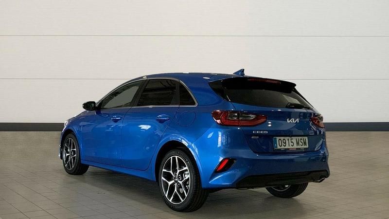 Usado Kia Ceed 140 CV (102 kW) 2024 Azul Utilitario