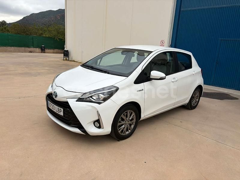 Blanco Usado 2020 Toyota Yaris Hybrid Advance Berlina | 11.800 € (Buen precio) - Imagen 1/4