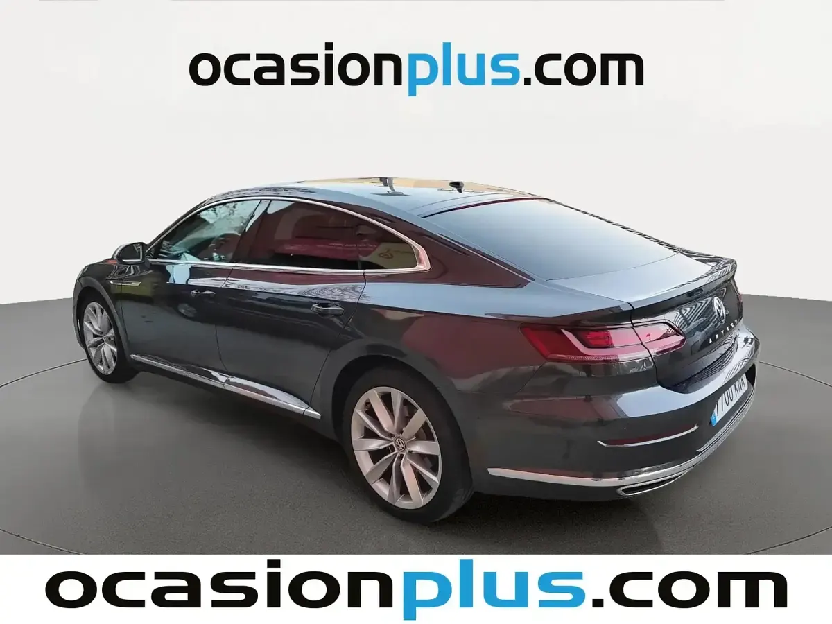 Usado VW Arteon Elegance 190 CV (139 kW) 2018 Gris / plata Berlina