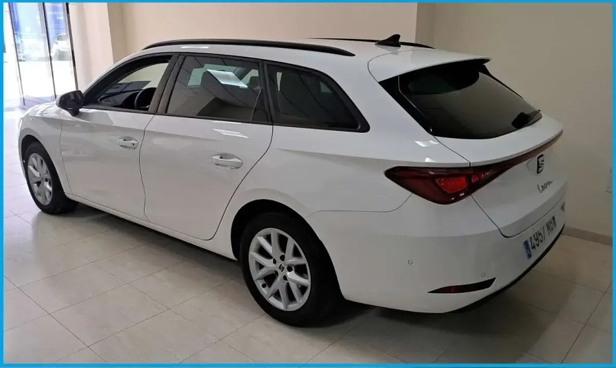 Usado Seat Leon ST Style 116 CV (85 kW) 2022 Blanco Familiar