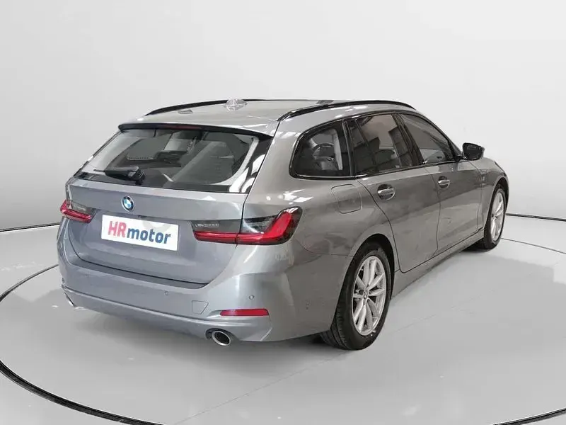 Usado BMW 318 Shadowline 150 CV (110 kW) 2023 Gris / plata Familiar